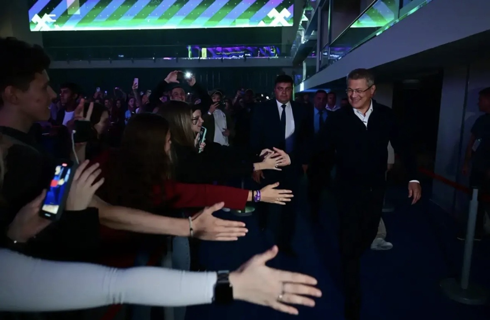 Алга, яшьләр!