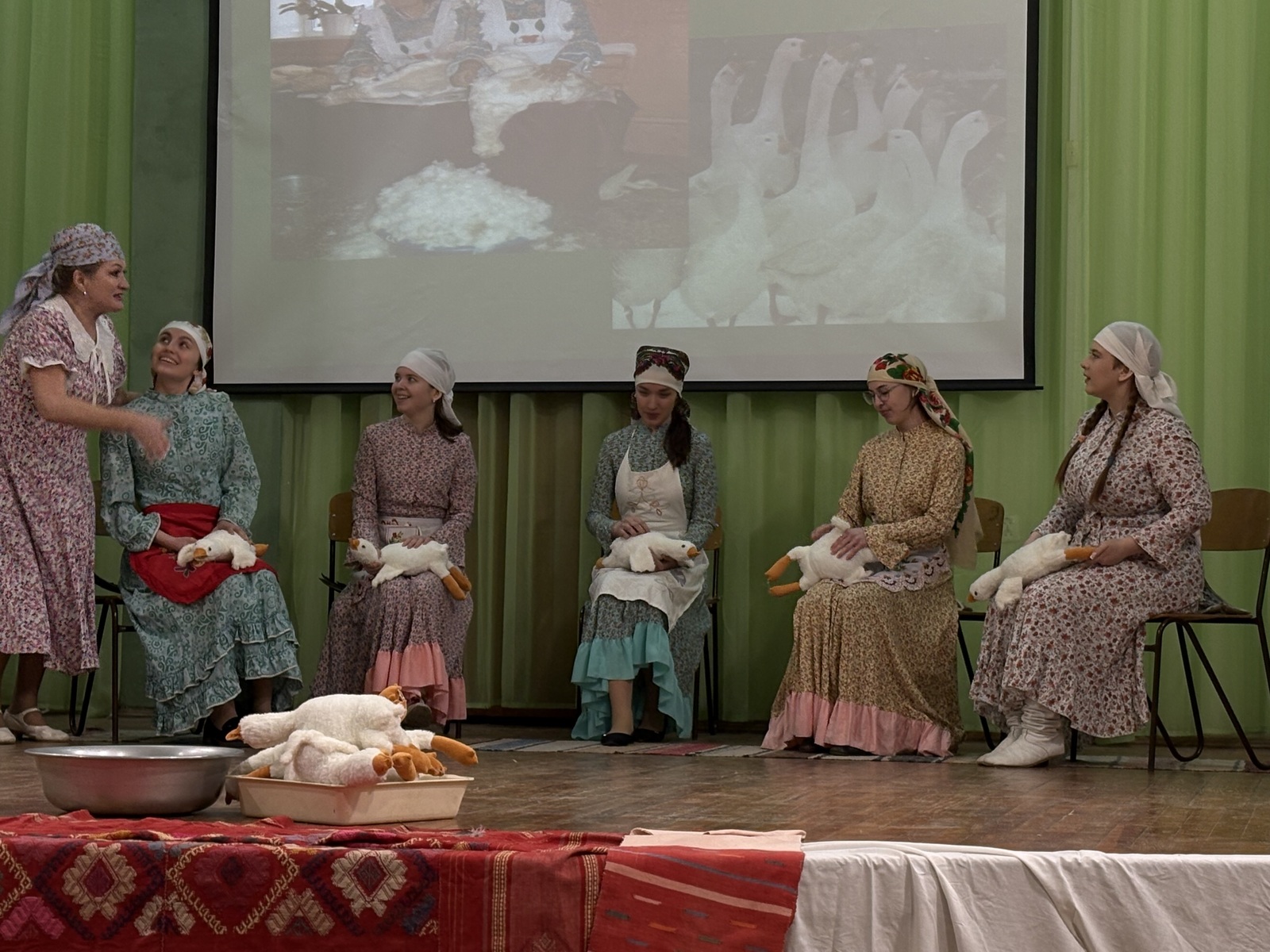 Балалар белән эш итүгә күңел ачу комачауламый!