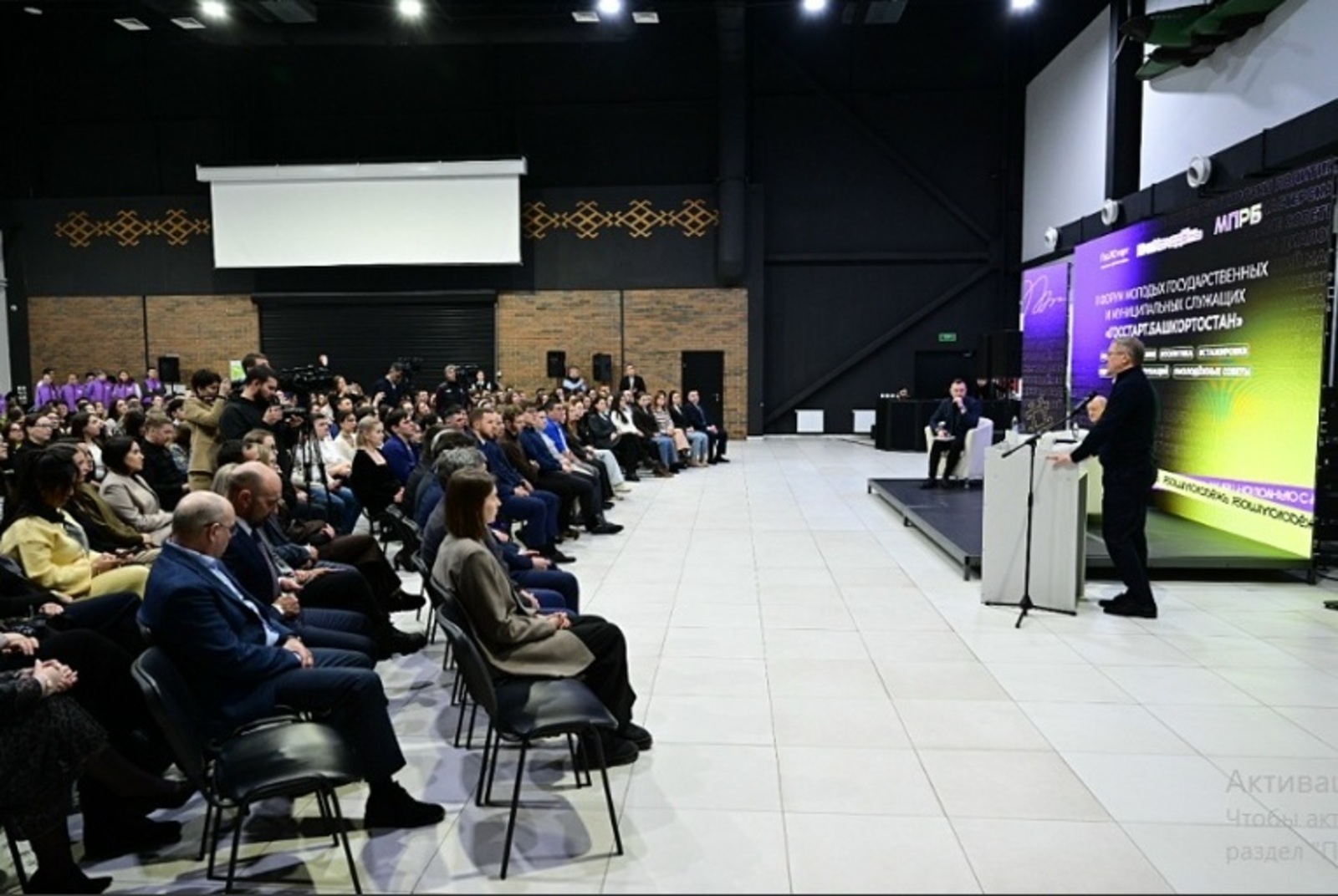 Башкортстан Башлыгы яшьләргә киңәш бирде