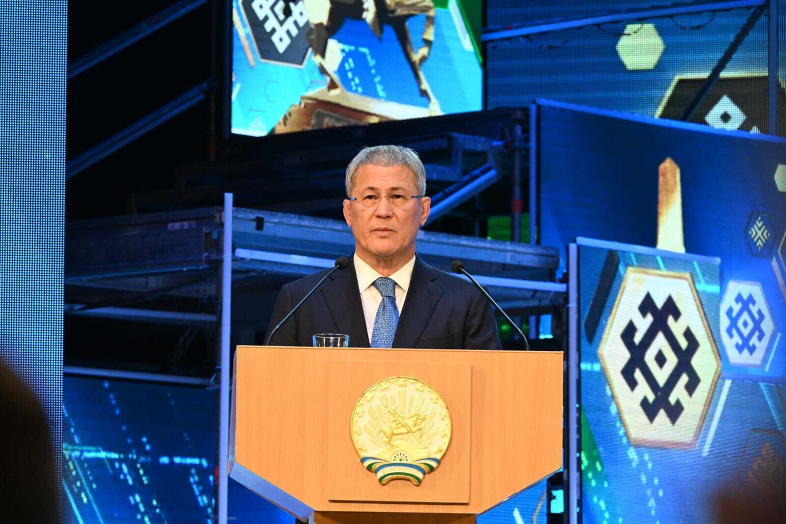 Радий Хәбиров Башкортстан халкын республика көне белән котлады