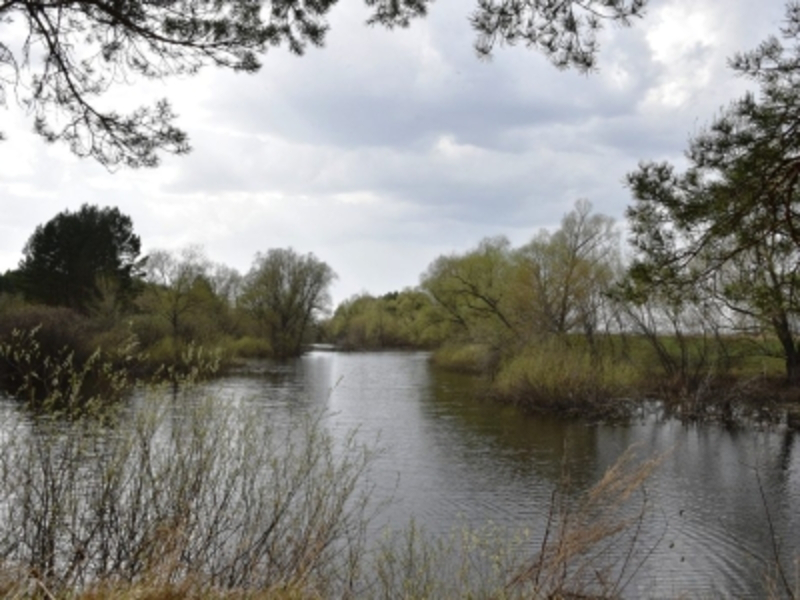 Суга баткан Гөлчирә, Нәзирә, Сөембикә бәете