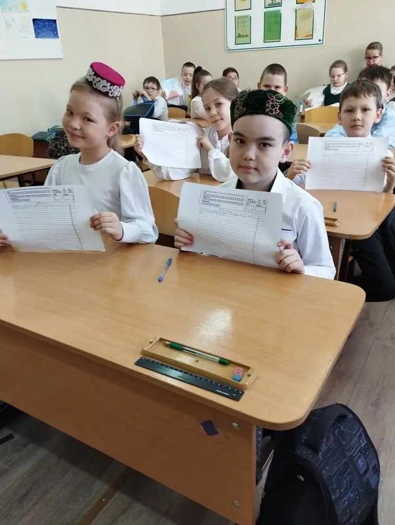 “Мин милли костюмда укыйм!”