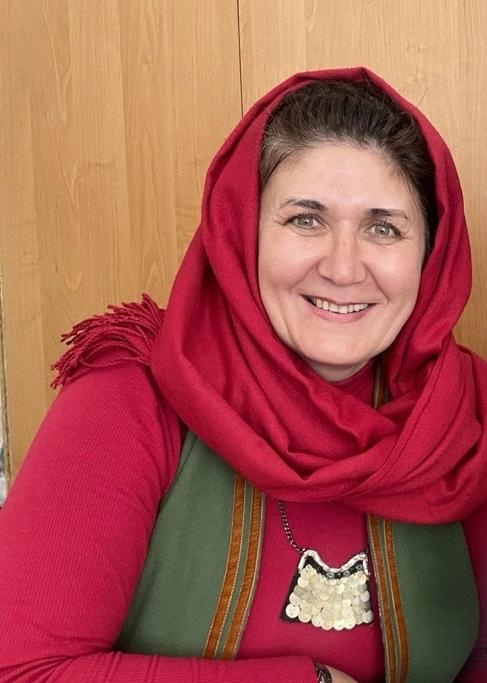 “...Мин бит үзем генә булып түгел, Кызы булып килдем халкымның...”