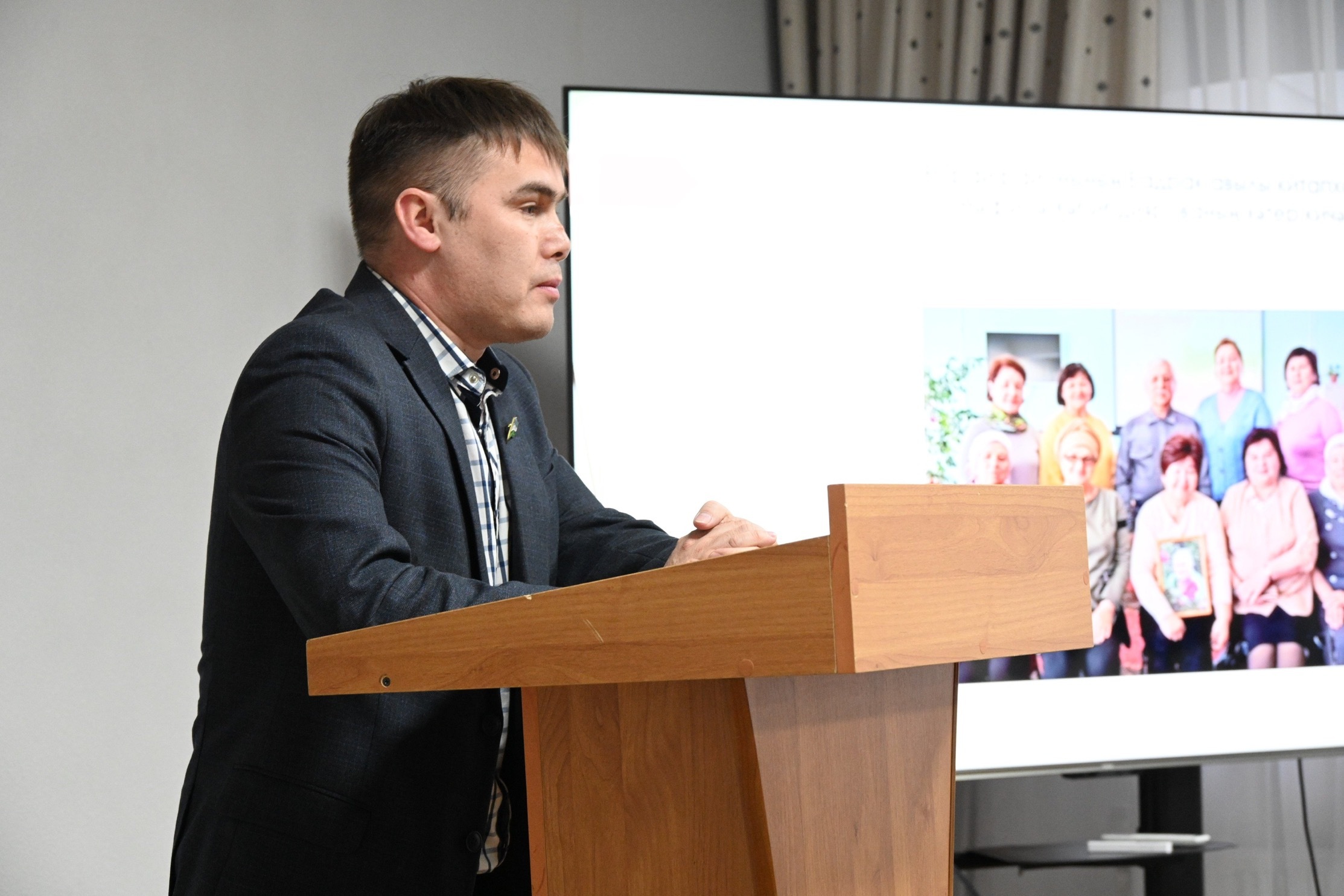 Татар әдипләре киңәш корды