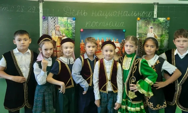 “Мин милли костюмда укыйм!”